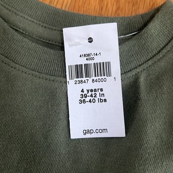 Gap NWT T-shirt lot of 2.  Olive & Navy Short Sleeve Pocket Tees - Picture 2 of 10